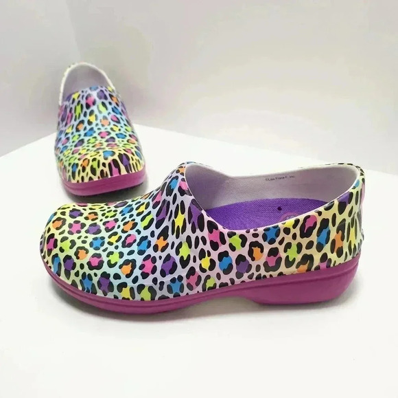 CROCS Shoes - CROCS Lisa Frank Neria Womens Clogs Size 8 Multi Colored Cheetah Print